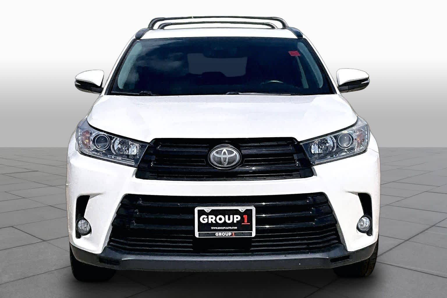 2018 Toyota Highlander SE Blizzard Pearl at AutoNation Toyota Gulf Fwy