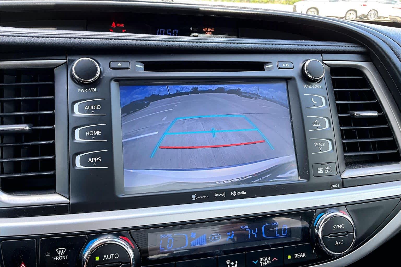 2018 Toyota Highlander SE Blizzard Pearl at AutoNation Toyota Gulf Fwy