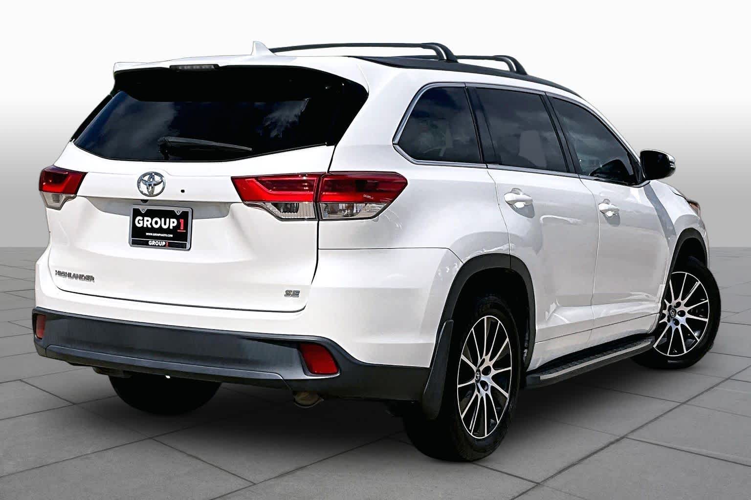 2018 Toyota Highlander SE Blizzard Pearl at AutoNation Toyota Gulf Fwy