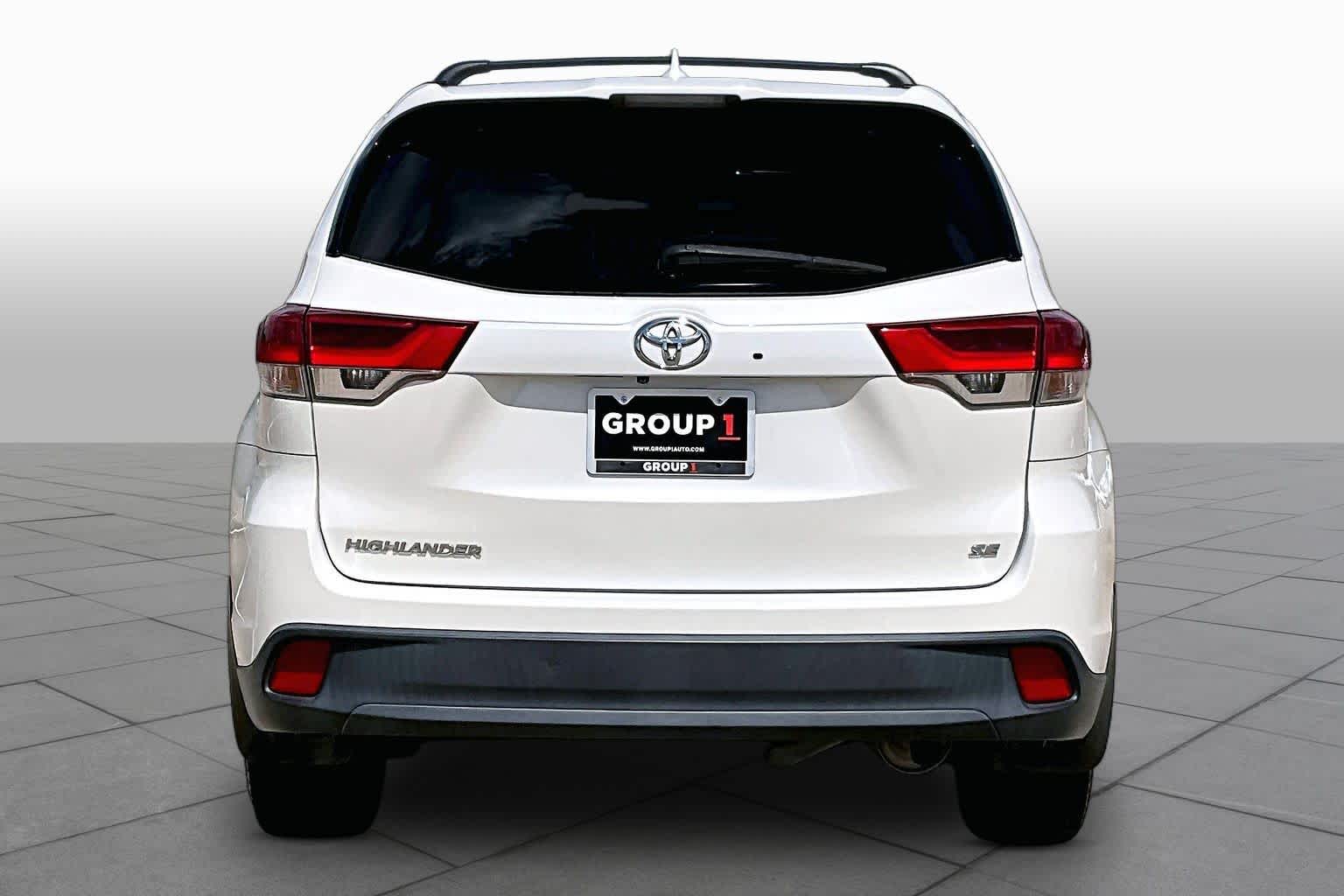 2018 Toyota Highlander SE Blizzard Pearl at AutoNation Toyota Gulf Fwy