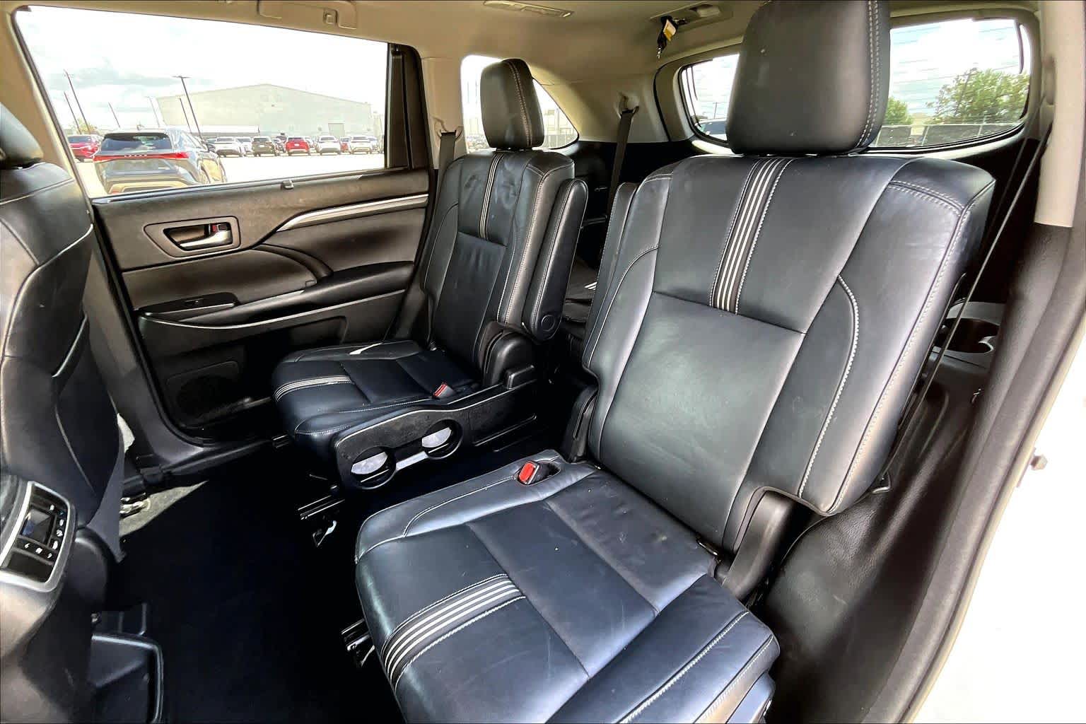 2018 Toyota Highlander SE Blizzard Pearl at AutoNation Toyota Gulf Fwy