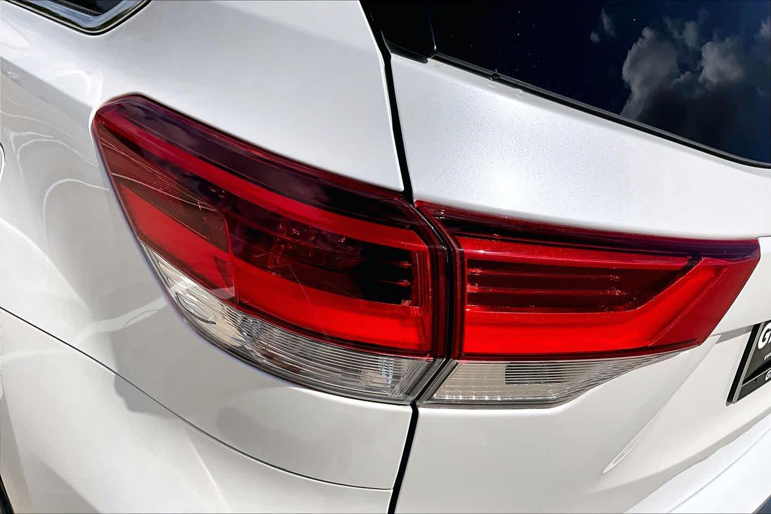 2018 Toyota Highlander SE Blizzard Pearl at AutoNation Toyota Gulf Fwy