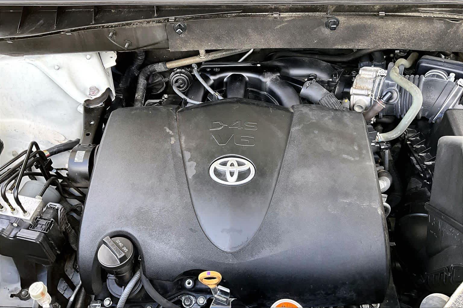 2018 Toyota Highlander SE Blizzard Pearl at AutoNation Toyota Gulf Fwy