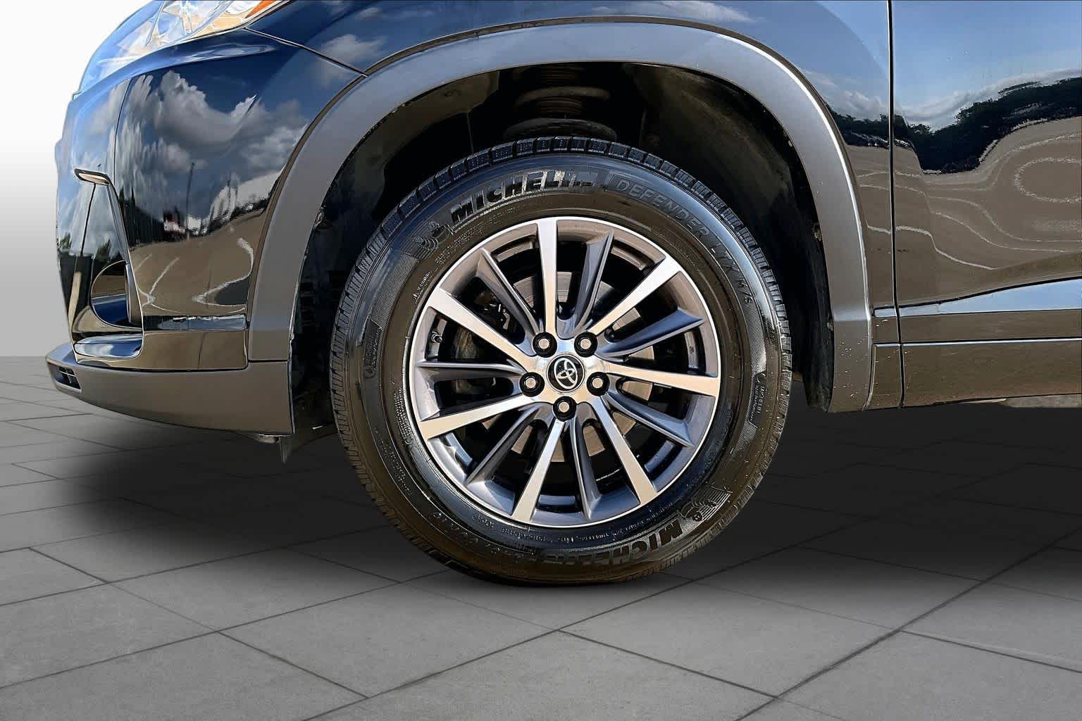 2018 Toyota Highlander XLE Midnight Black Metallic at AutoNation USA Katy