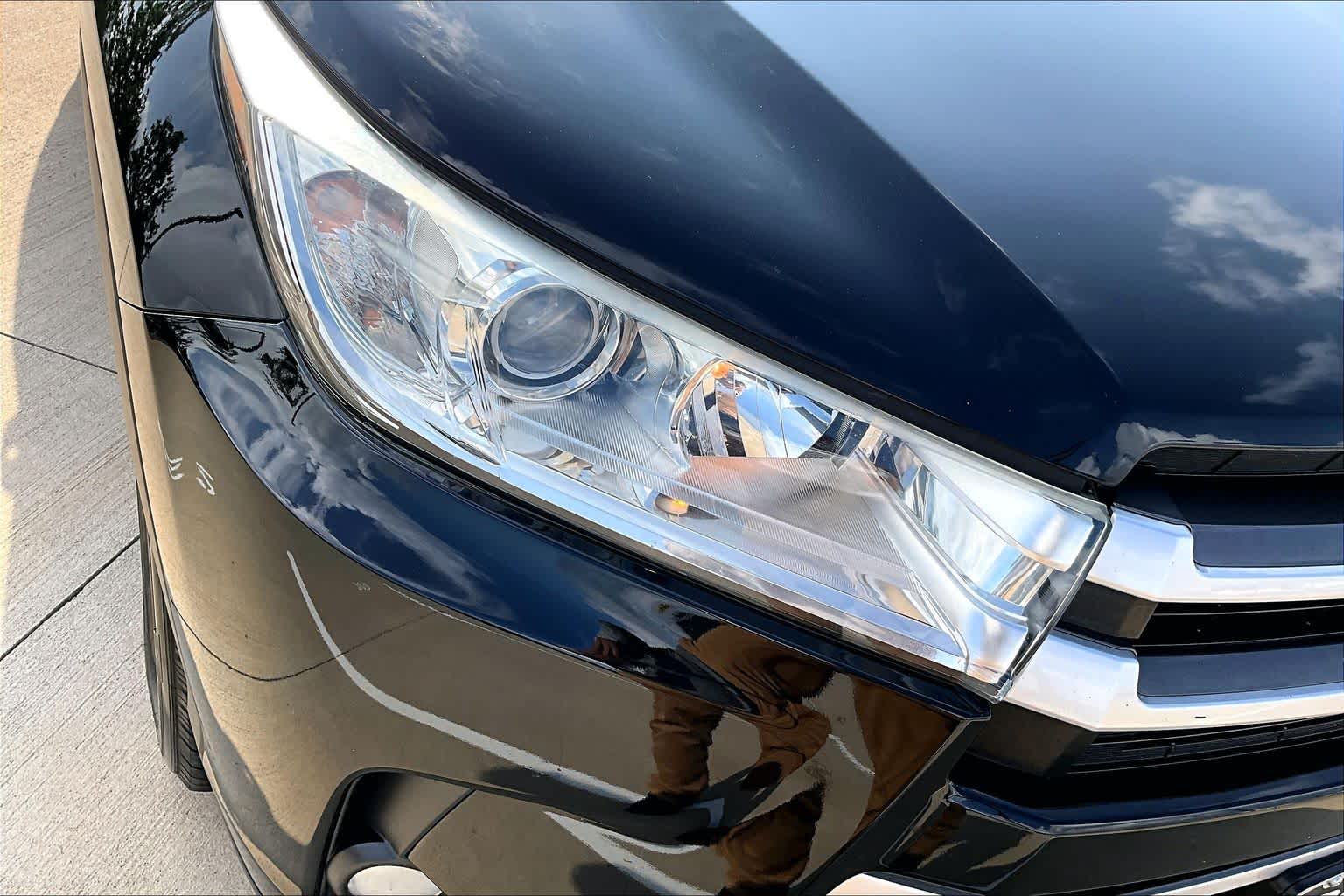 2018 Toyota Highlander XLE Midnight Black Metallic at AutoNation USA Katy