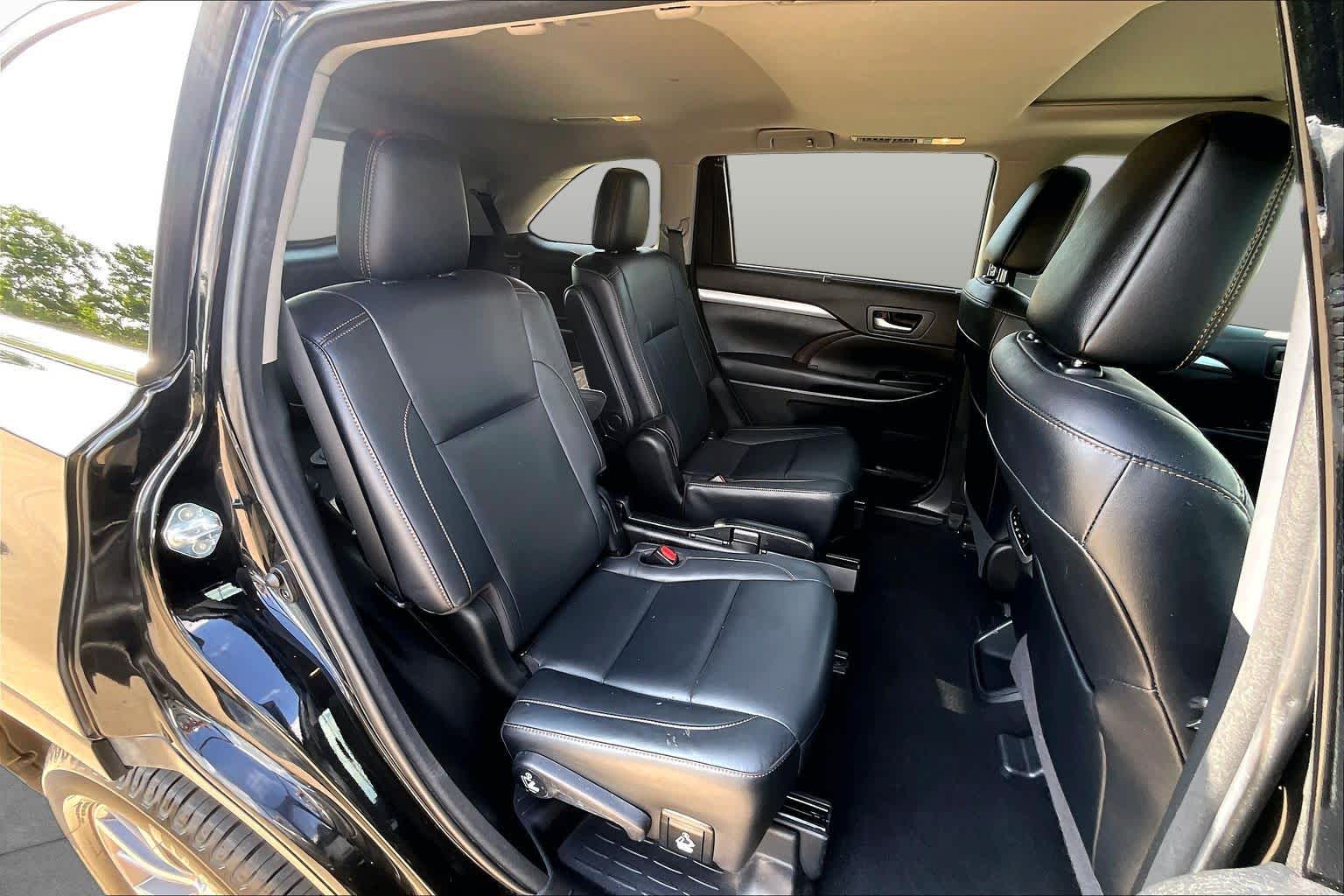 2018 Toyota Highlander XLE Midnight Black Metallic at AutoNation USA Katy