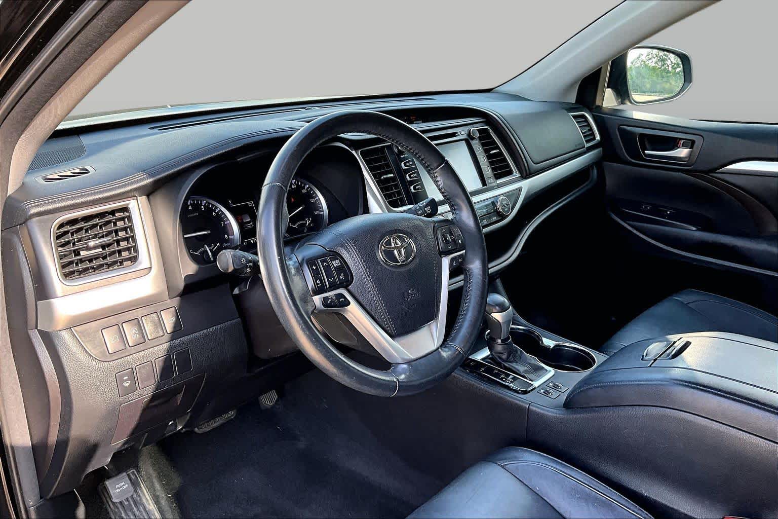 2018 Toyota Highlander XLE Midnight Black Metallic at AutoNation USA Katy