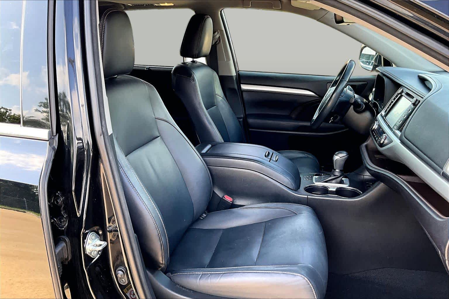 2018 Toyota Highlander XLE Midnight Black Metallic at AutoNation USA Katy