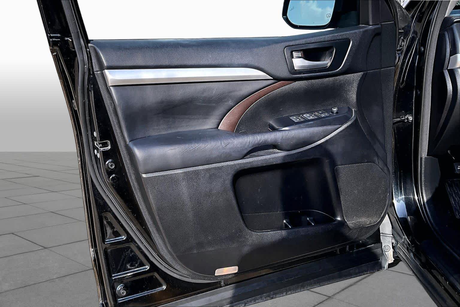 2018 Toyota Highlander XLE Midnight Black Metallic at AutoNation USA Katy