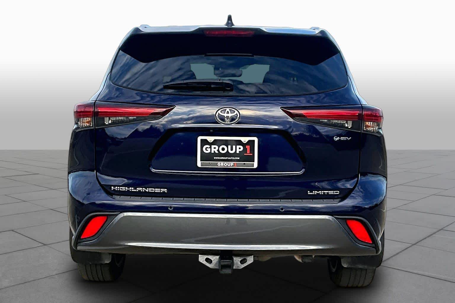 2025 Toyota Highlander photo 5 of 37