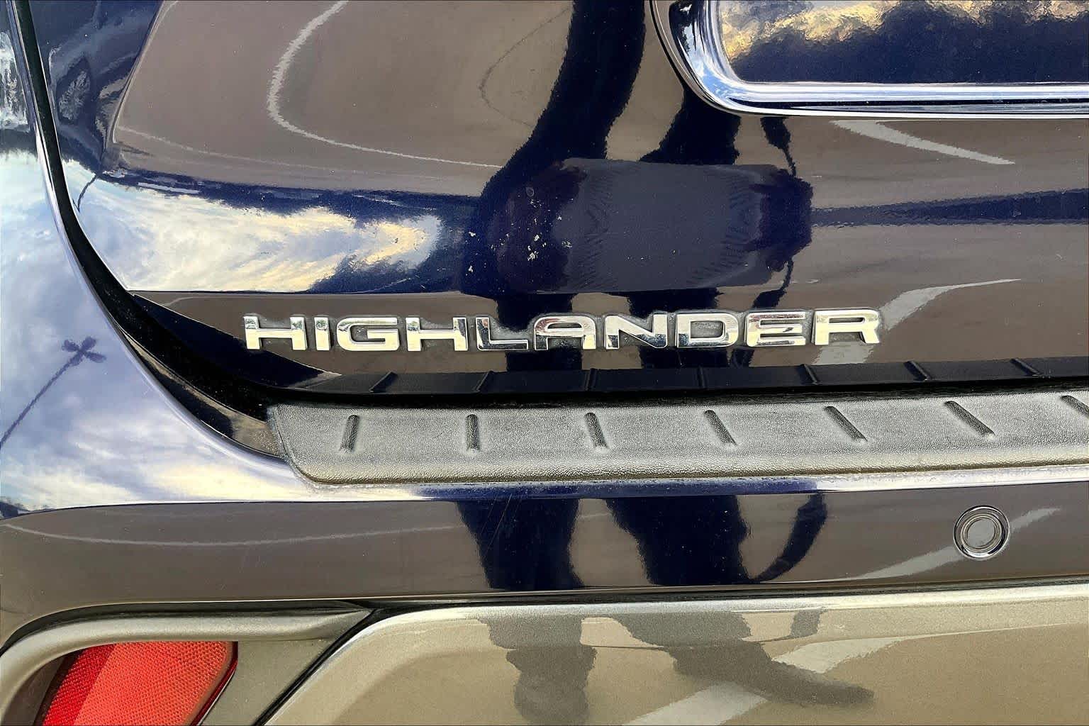 2025 Toyota Highlander photo 10 of 37