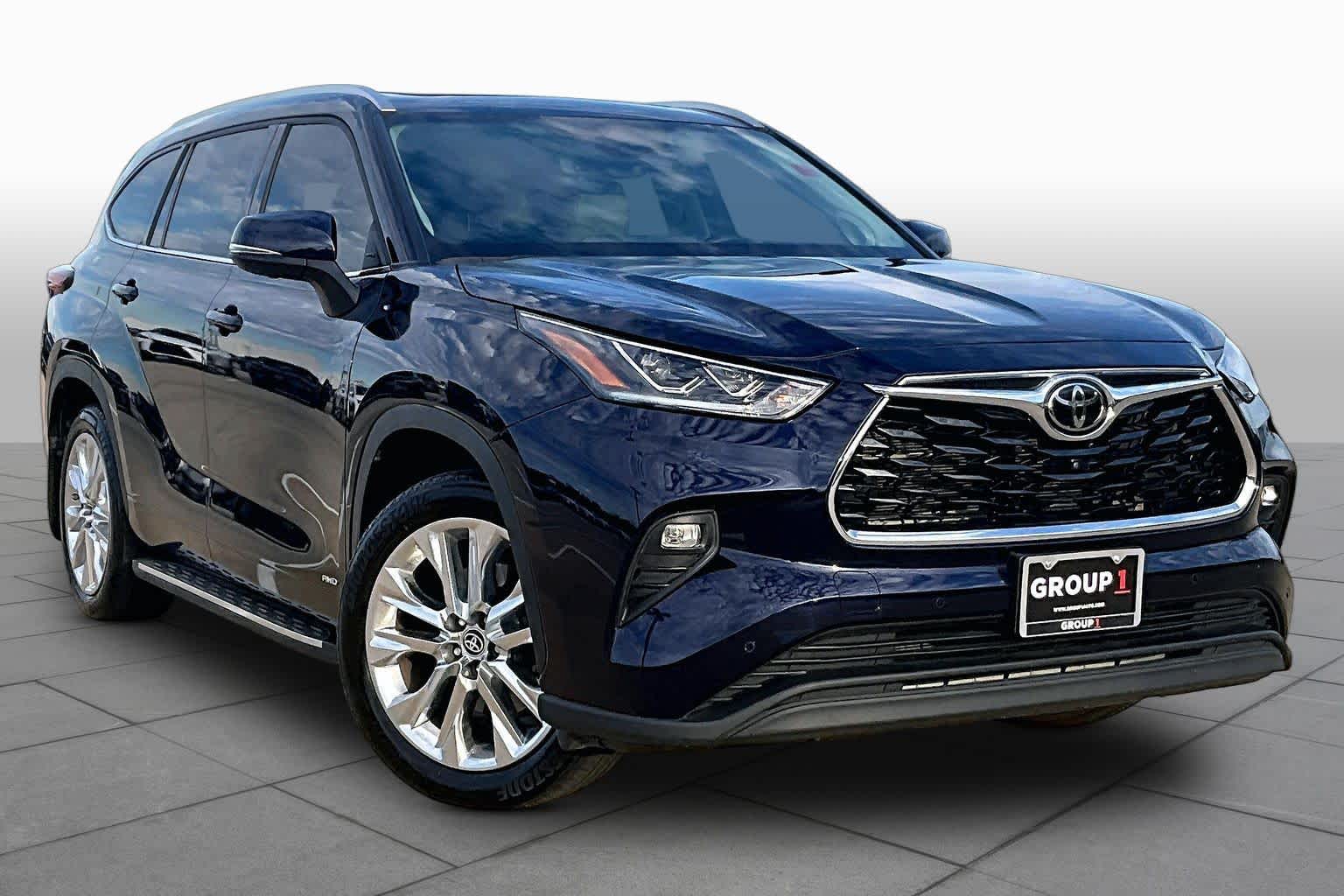 2025 Toyota Highlander photo 3 of 37