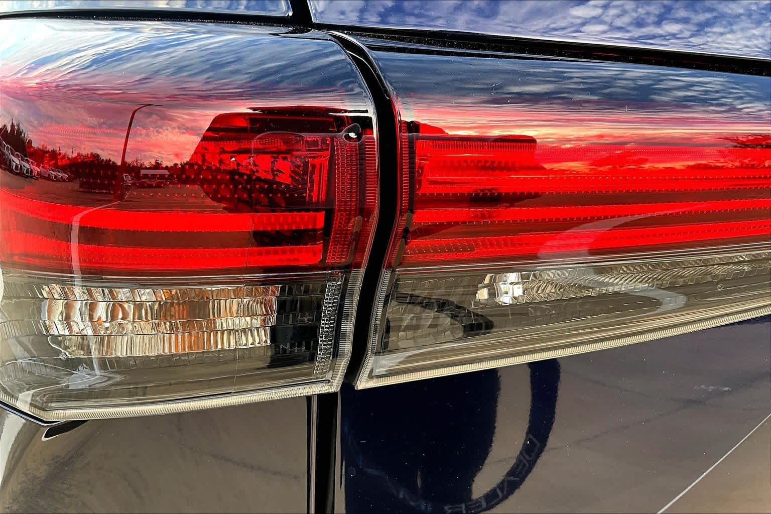2025 Toyota Highlander photo 29 of 37
