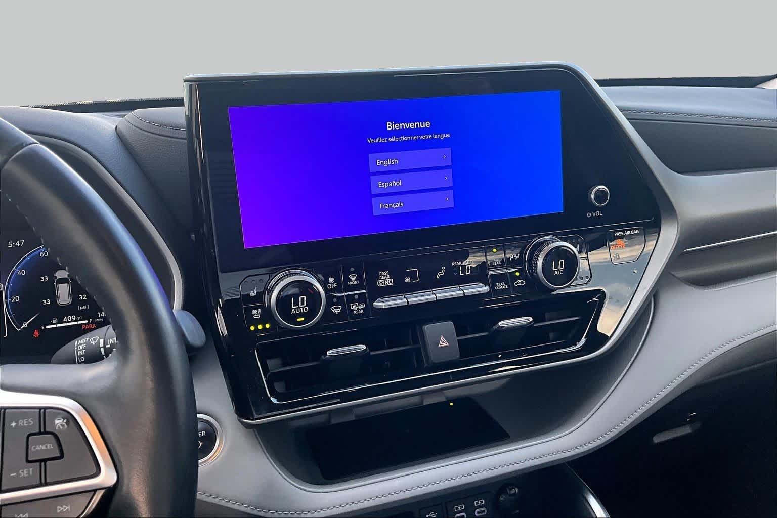 2025 Toyota Highlander photo 7 of 37