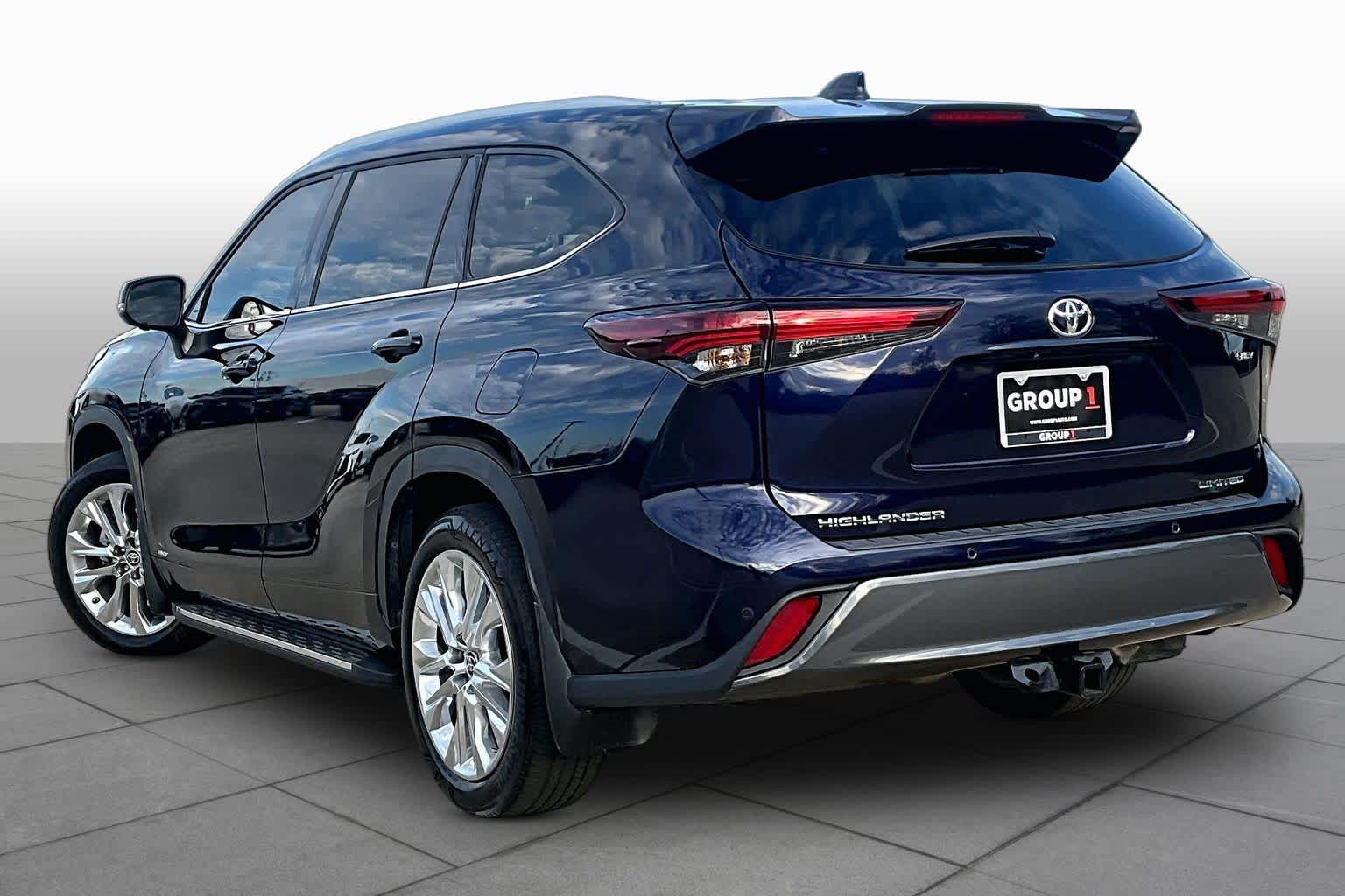 2025 Toyota Highlander photo 12 of 37