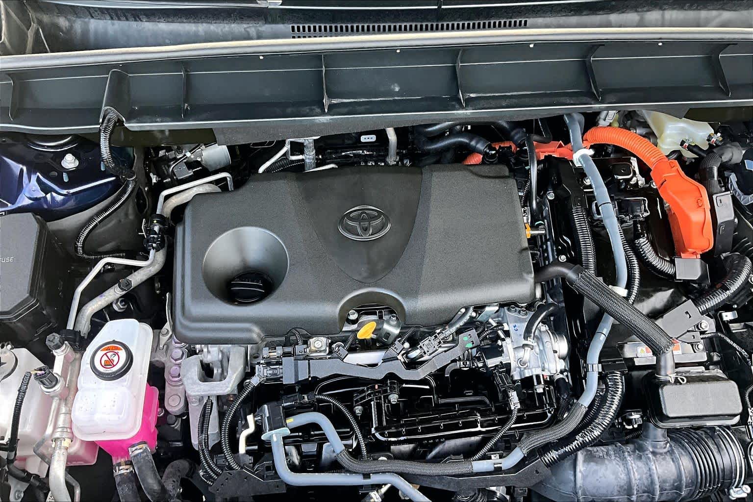 2025 Toyota Highlander photo 33 of 37