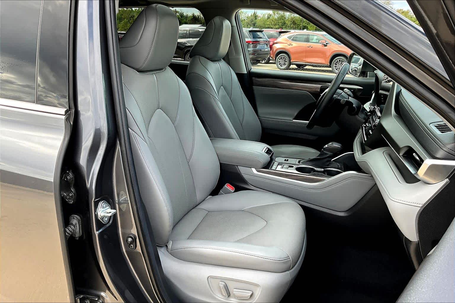 2021 Toyota Highlander Hybrid Limited Magnetic Gray Metallic at Tomball Chrysler Dodge Jeep Ram