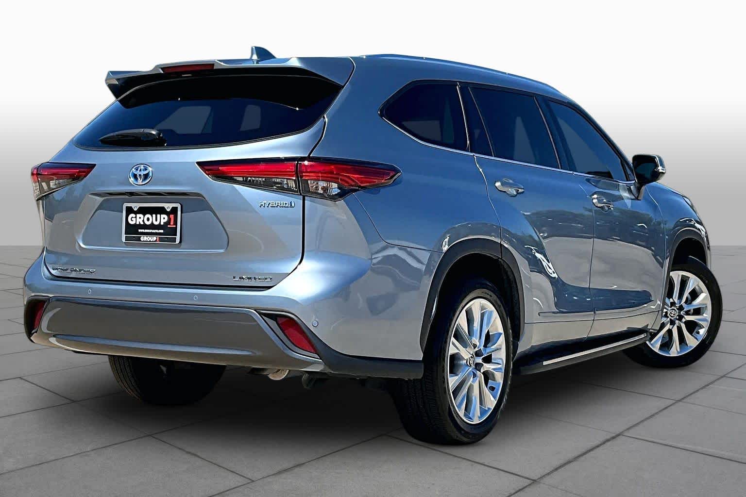 2022 Toyota Highlander photo 13 of 37