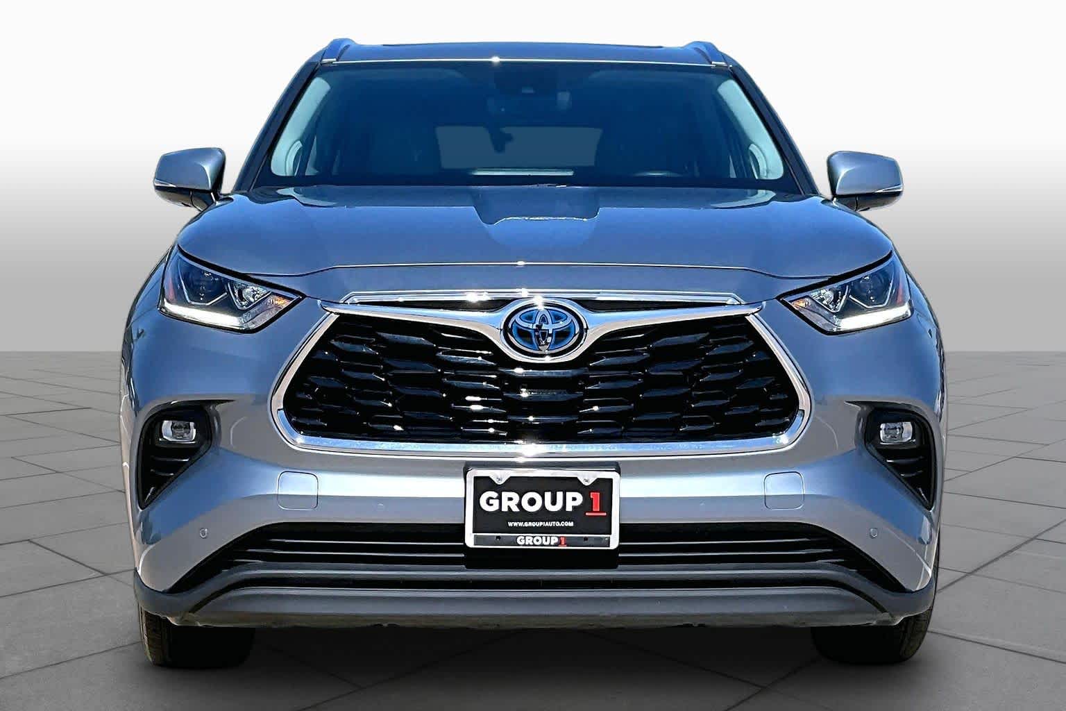 2022 Toyota Highlander photo 4 of 37