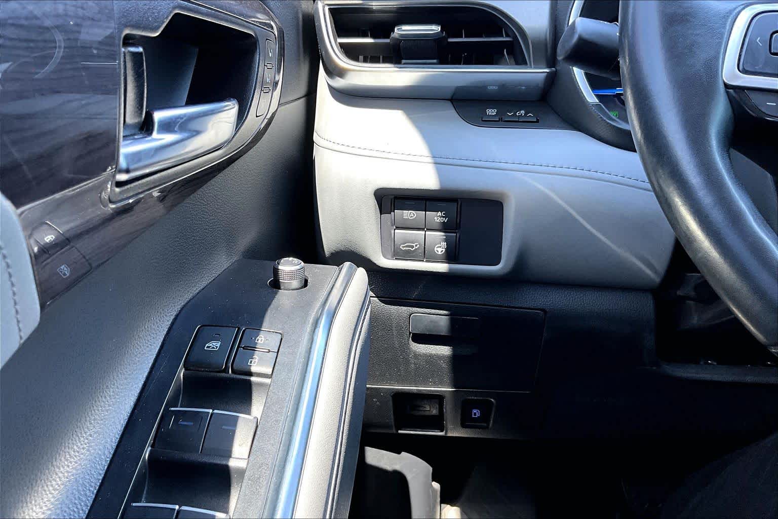 2022 Toyota Highlander photo 36 of 37