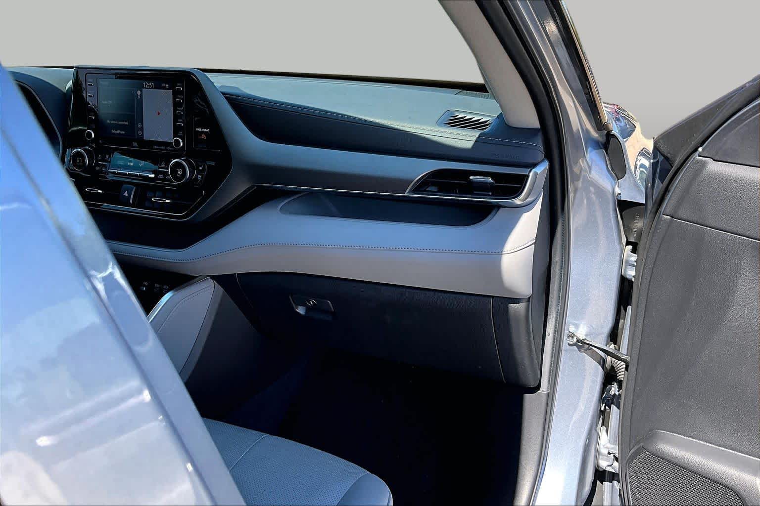 2022 Toyota Highlander photo 19 of 37