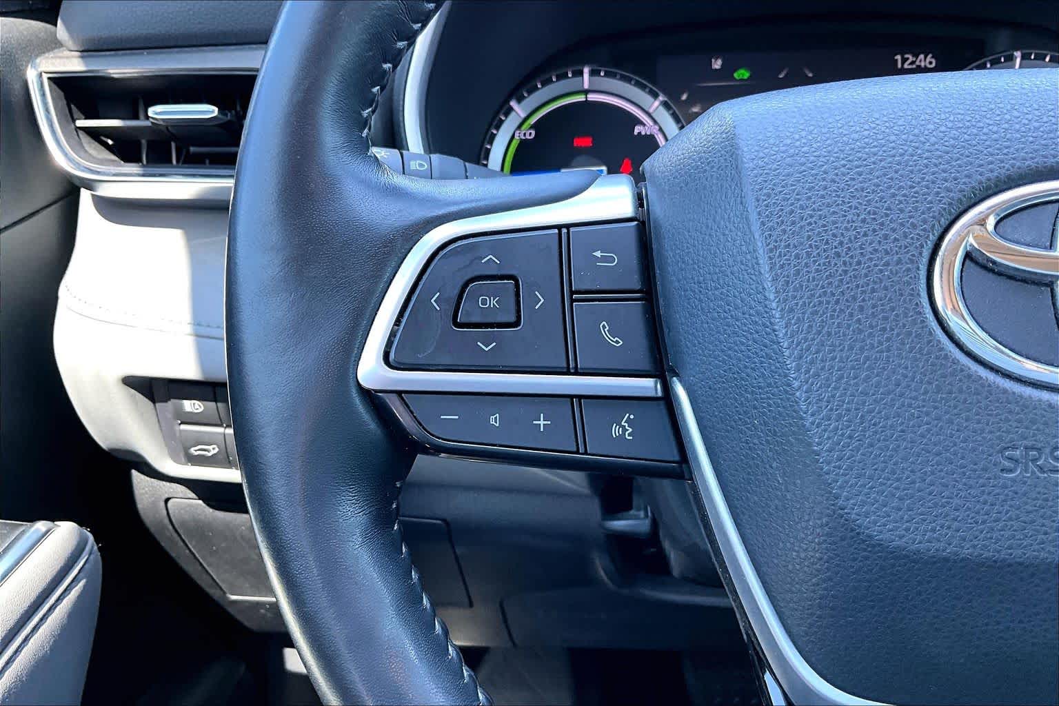 2022 Toyota Highlander photo 24 of 37