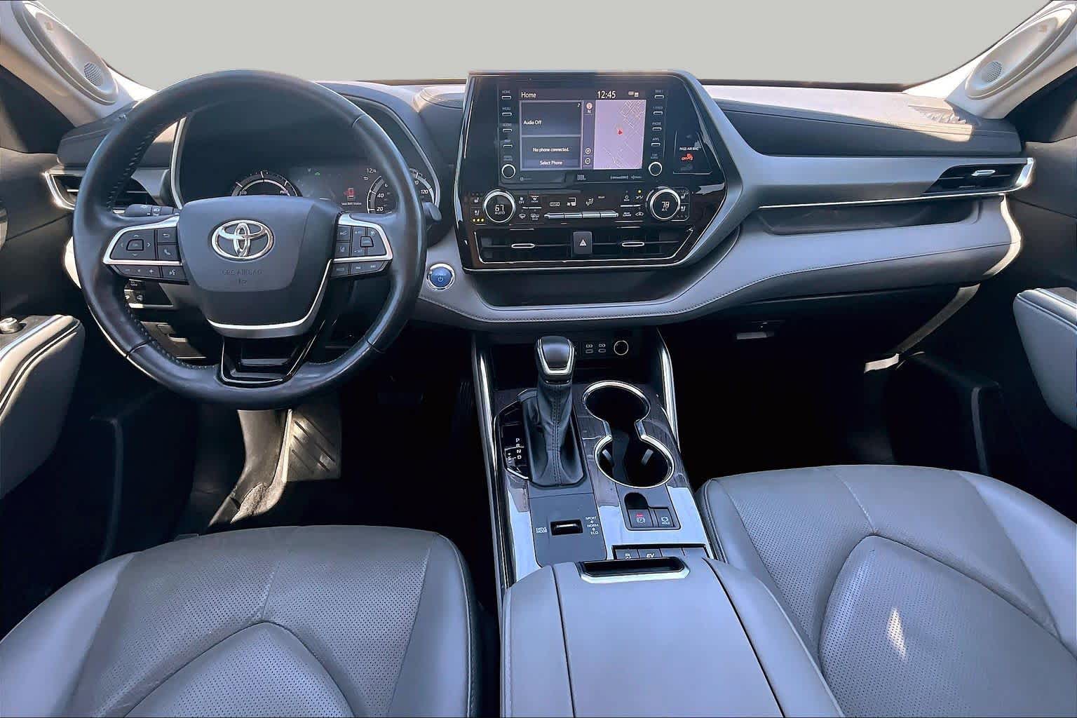 2022 Toyota Highlander photo 16 of 37
