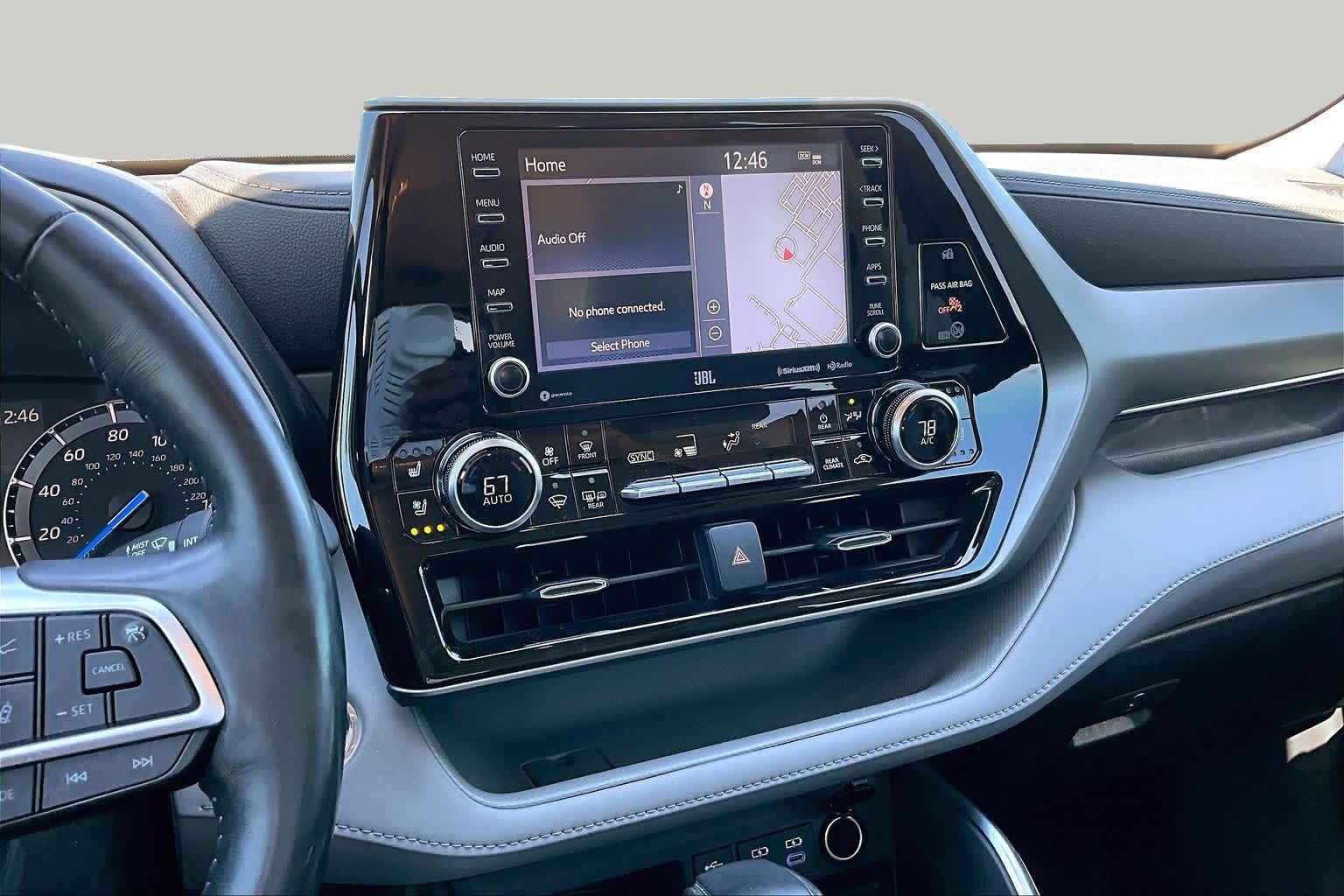 2022 Toyota Highlander photo 7 of 37