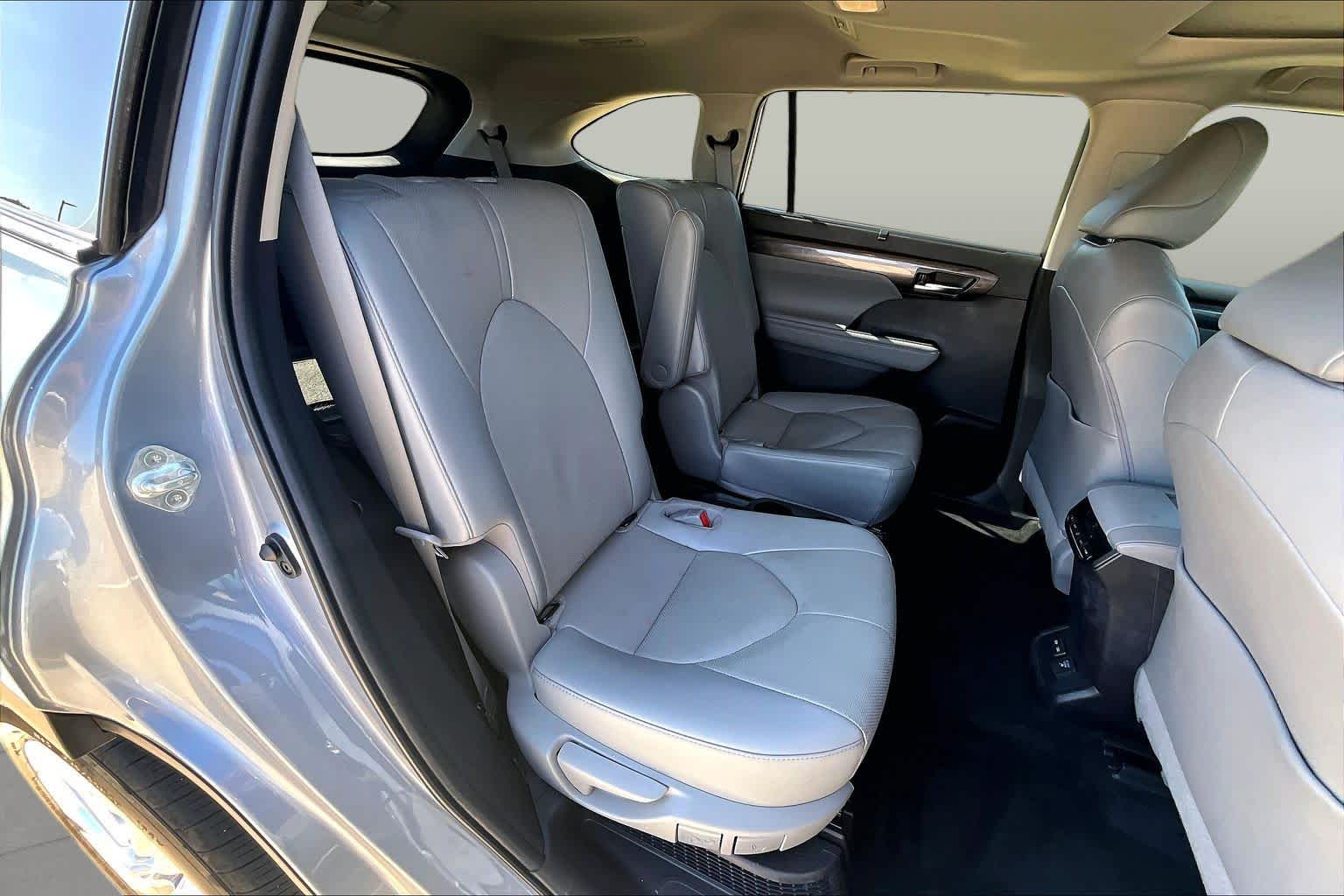 2022 Toyota Highlander photo 20 of 37