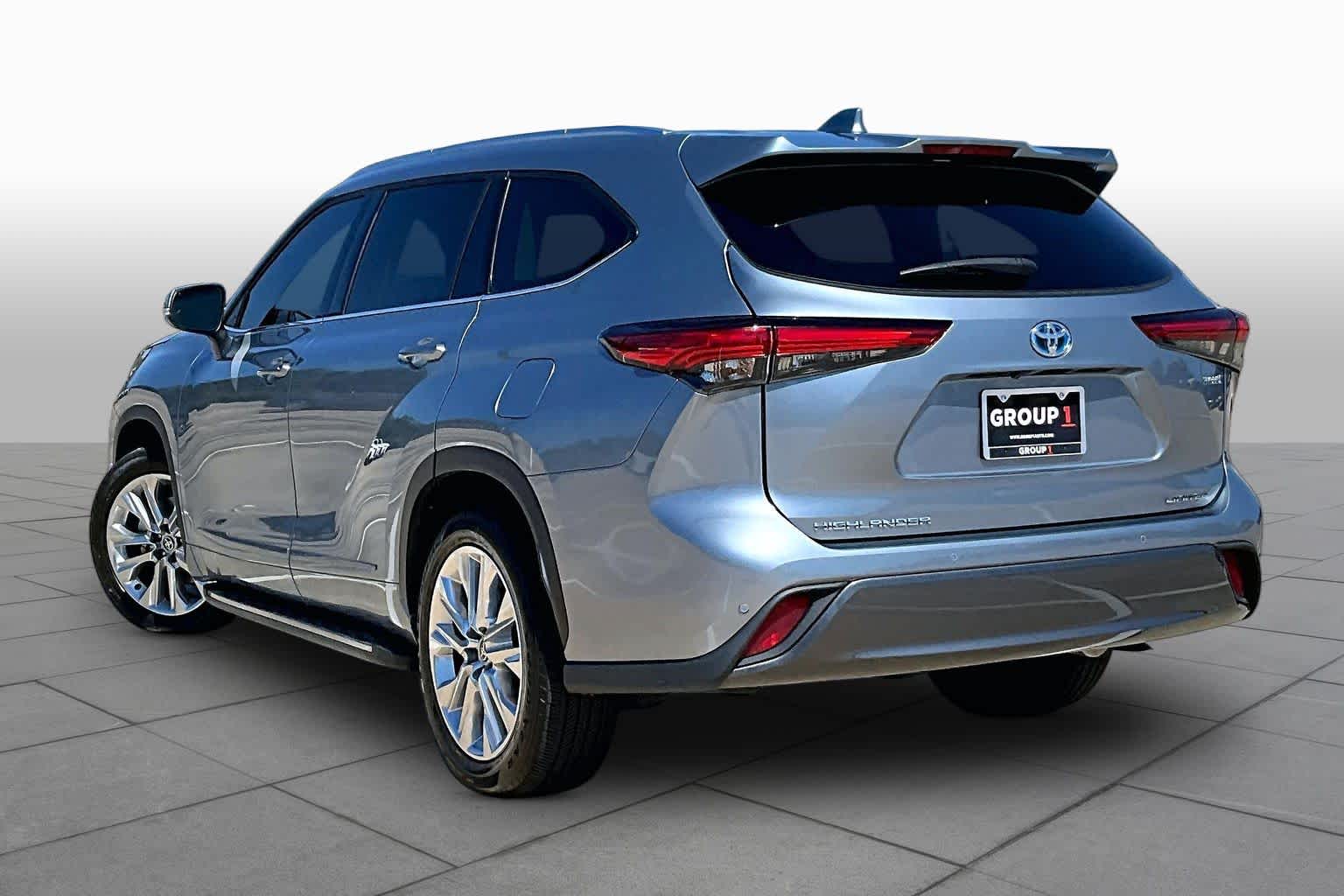 2022 Toyota Highlander photo 12 of 37