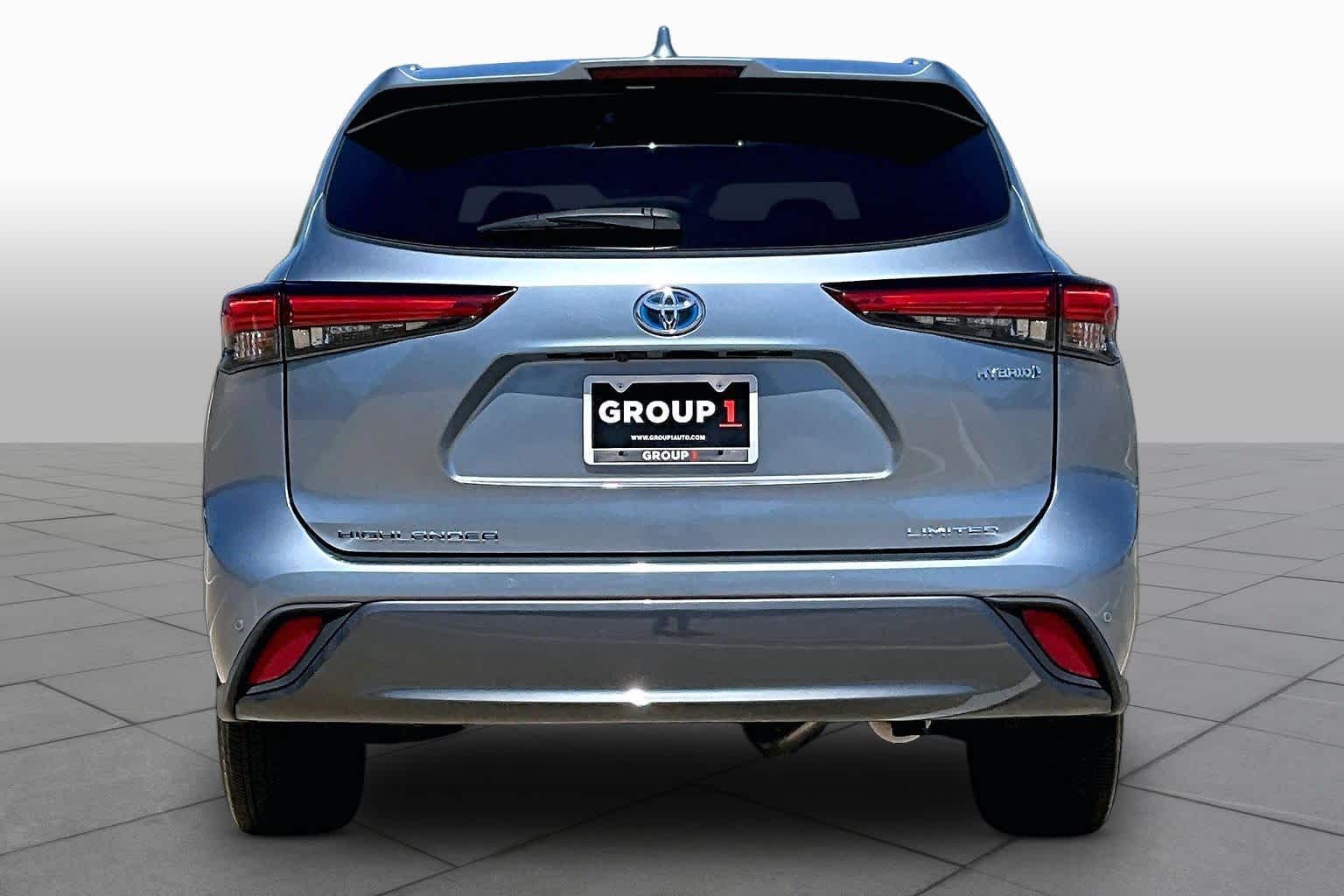 2022 Toyota Highlander photo 5 of 37