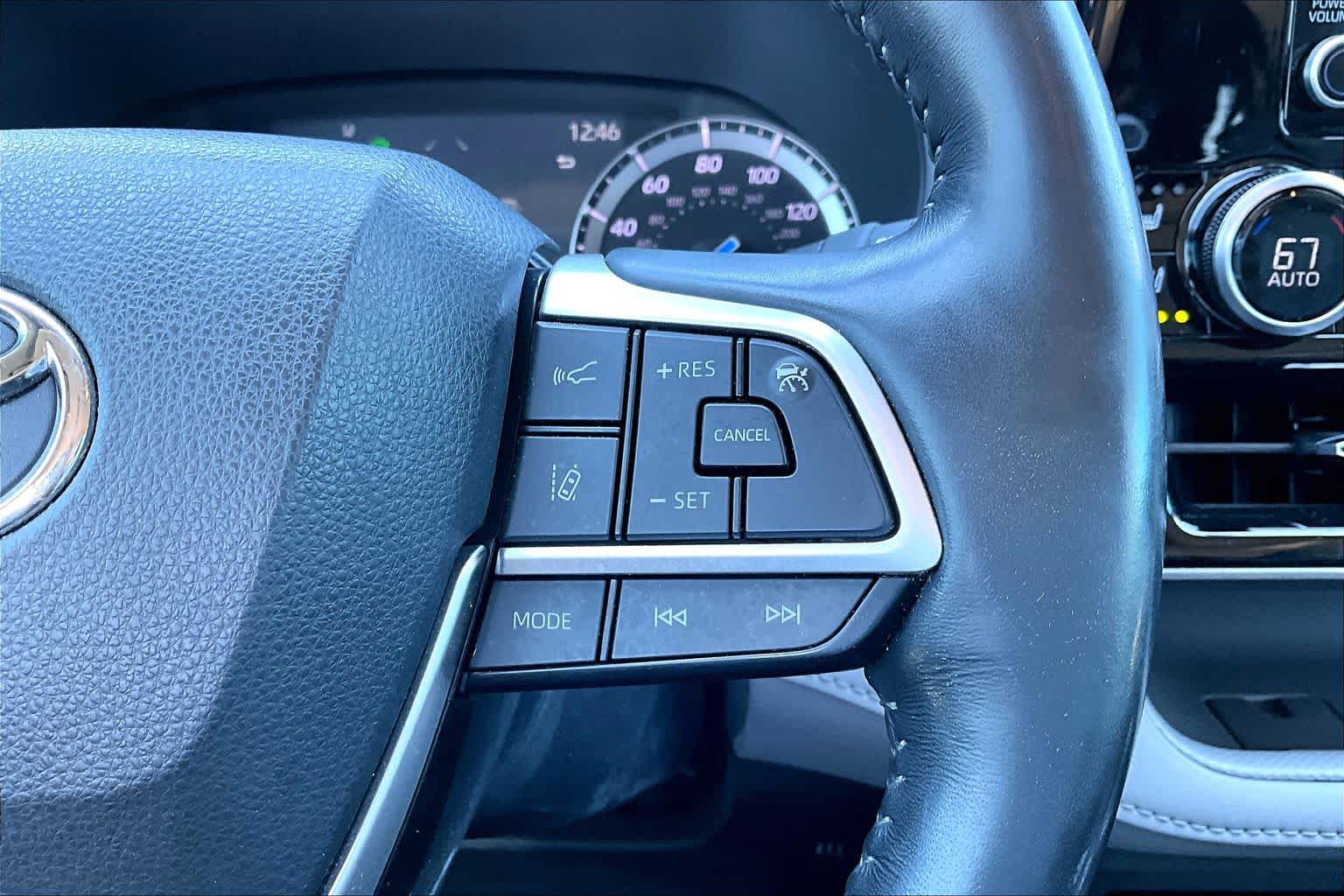 2022 Toyota Highlander photo 25 of 37