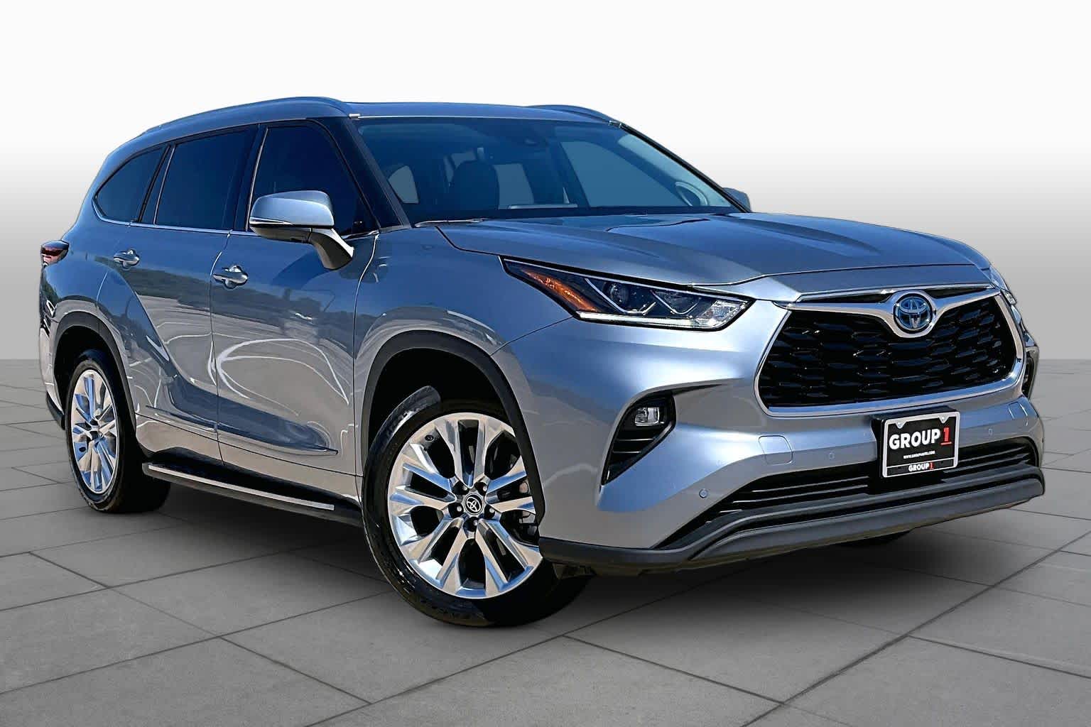 2022 Toyota Highlander photo 3 of 37