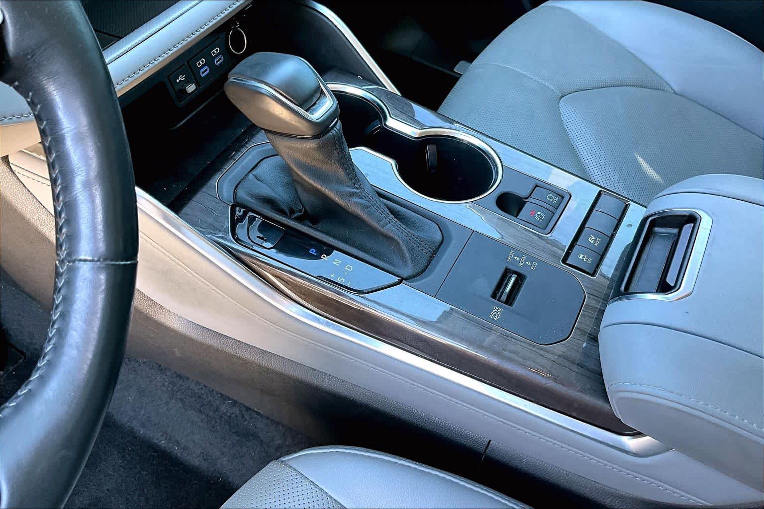 2022 Toyota Highlander photo 17 of 37