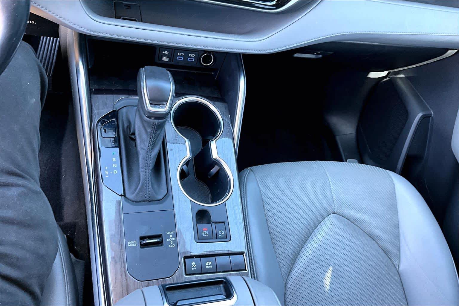 2022 Toyota Highlander photo 35 of 37