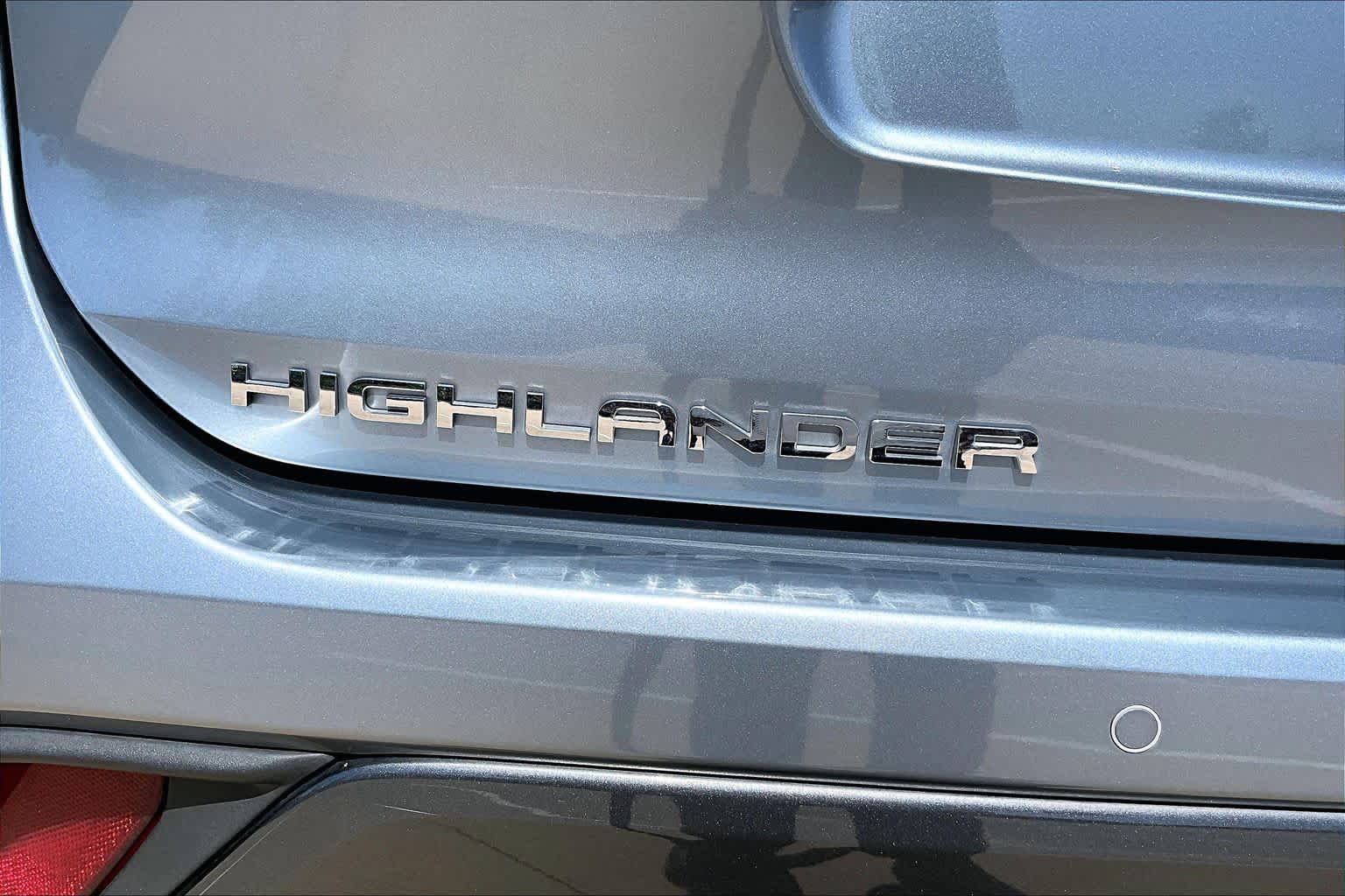 2022 Toyota Highlander photo 10 of 37
