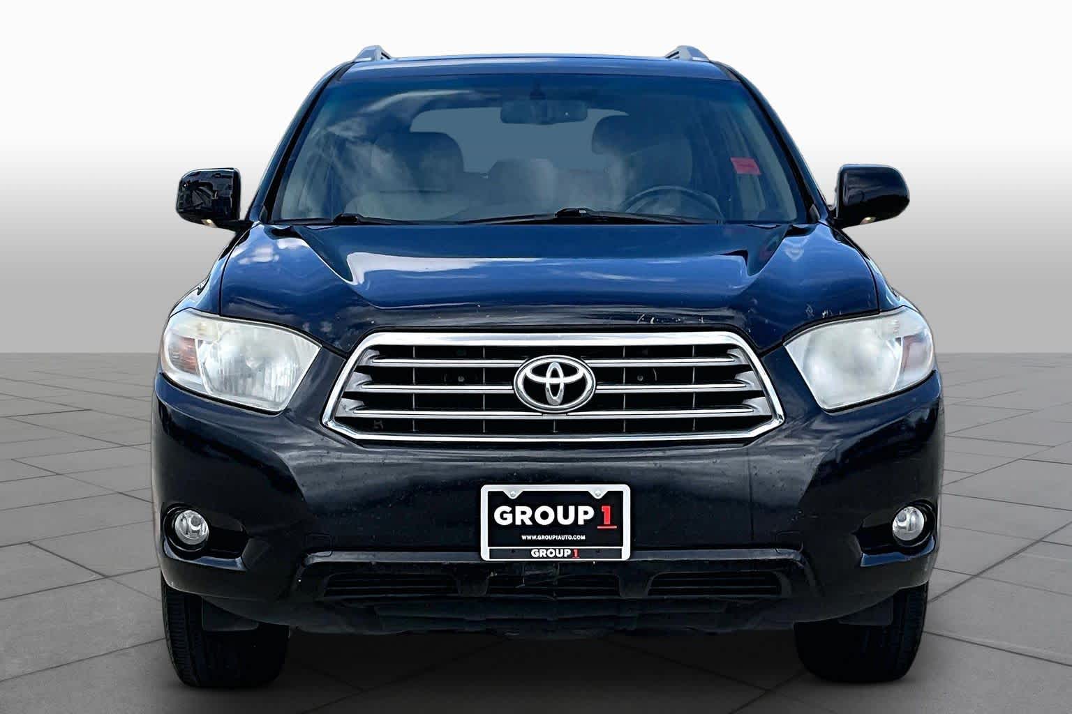 2010 Toyota Highlander photo 2 of 31