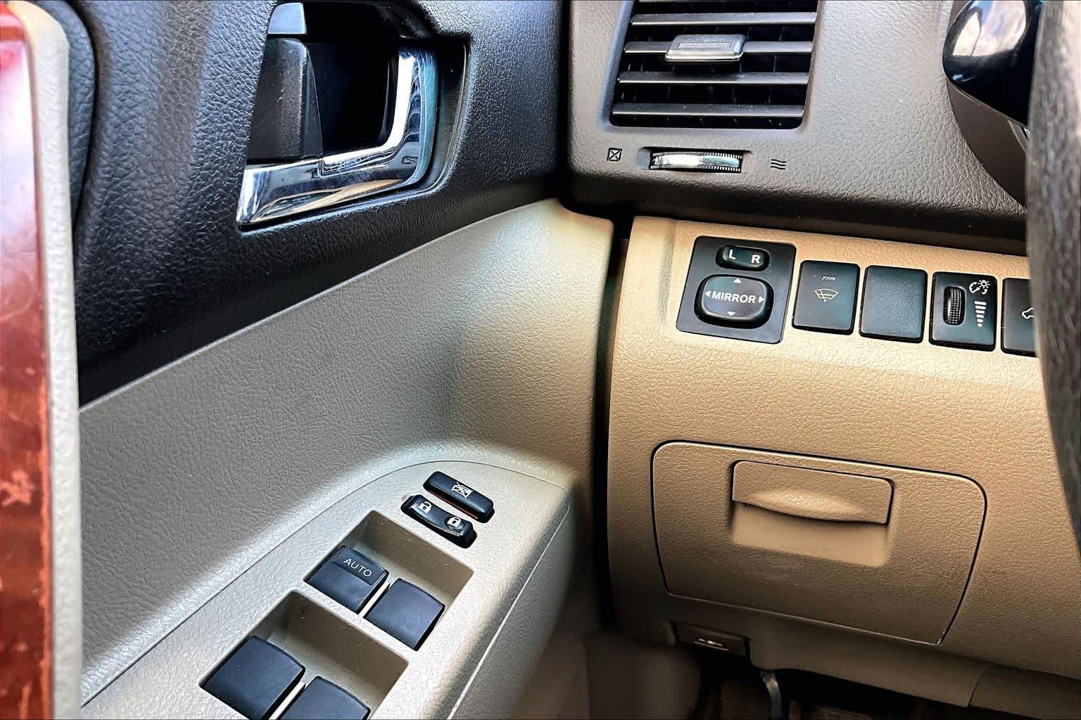 2010 Toyota Highlander photo 30 of 31