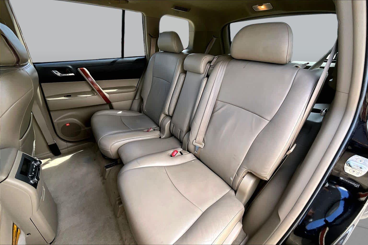 2010 Toyota Highlander photo 15 of 31