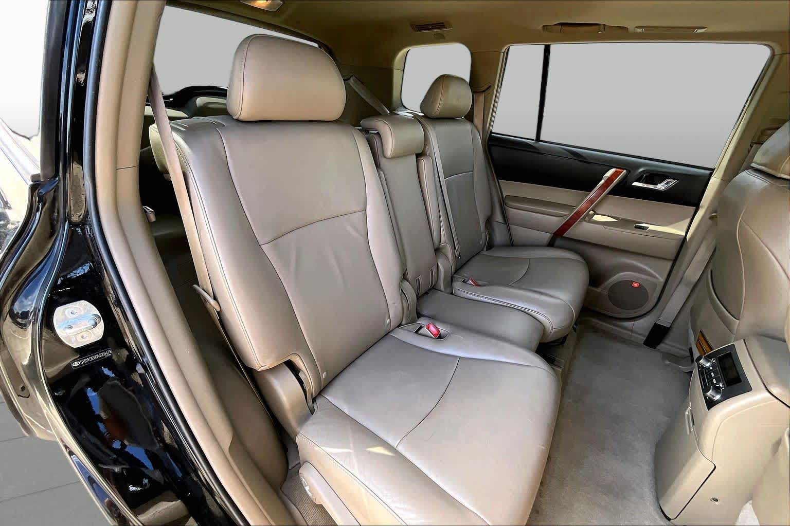2010 Toyota Highlander photo 14 of 31