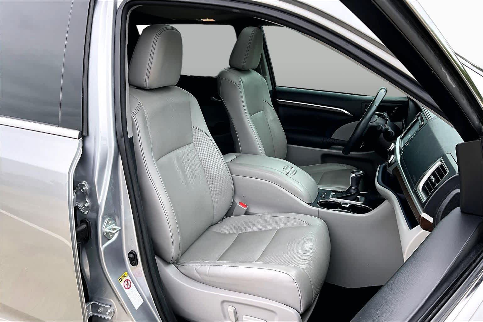 2015 Toyota Highlander Limited Silver Sky Metallic at Honda of Clear Lake