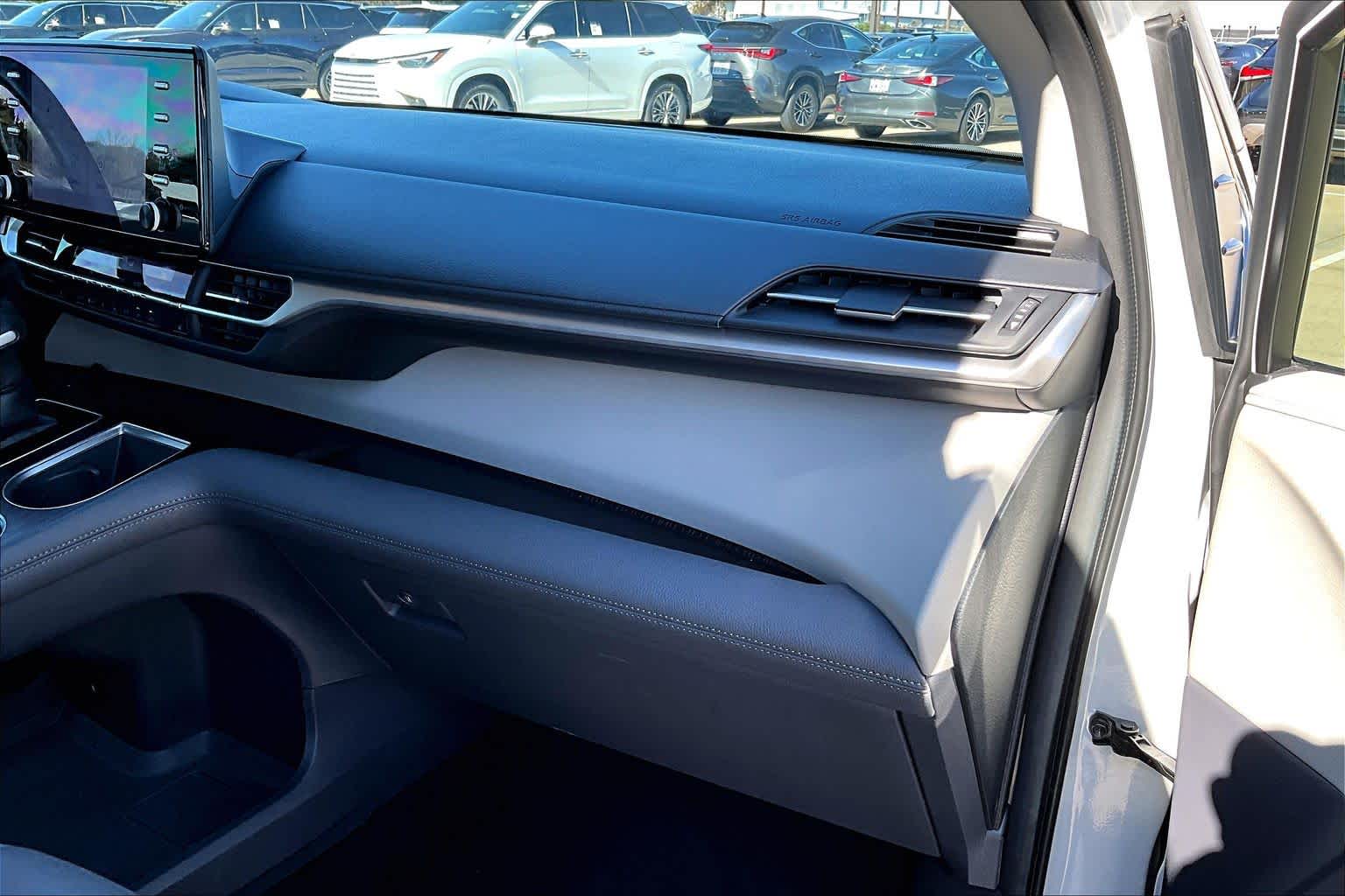 2023 Toyota Sienna XLE Wind Chill Pearl at Mac Haik Ford