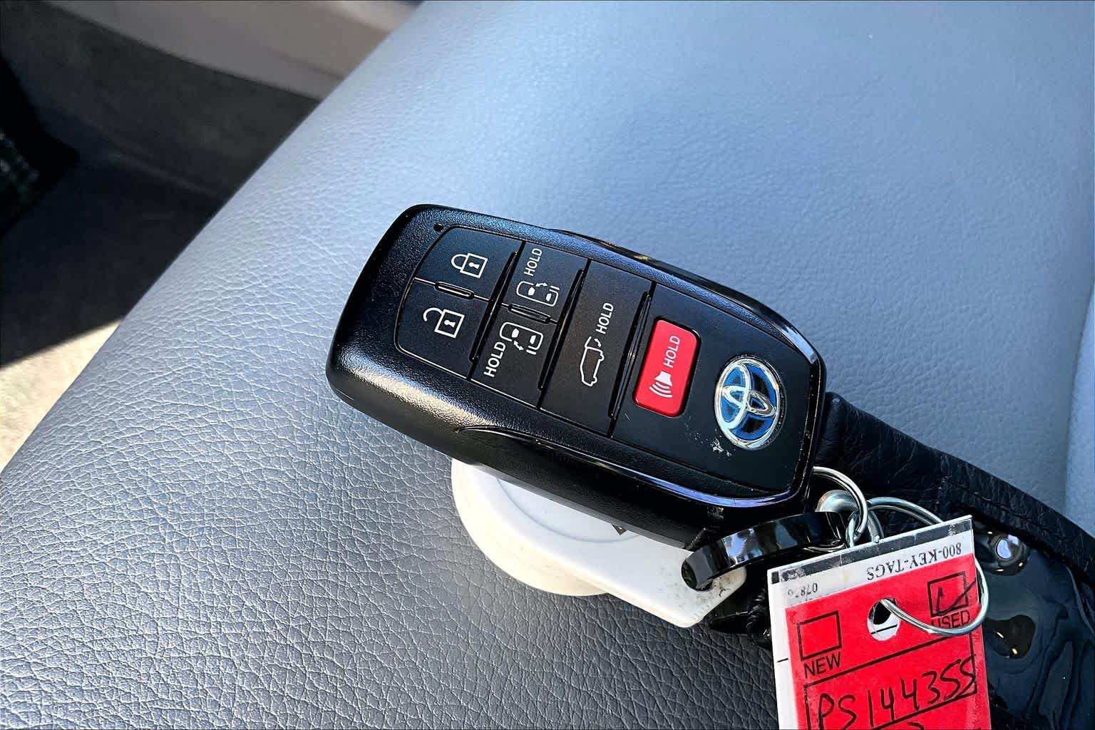 2023 Toyota Sienna XLE Wind Chill Pearl at Mac Haik Ford