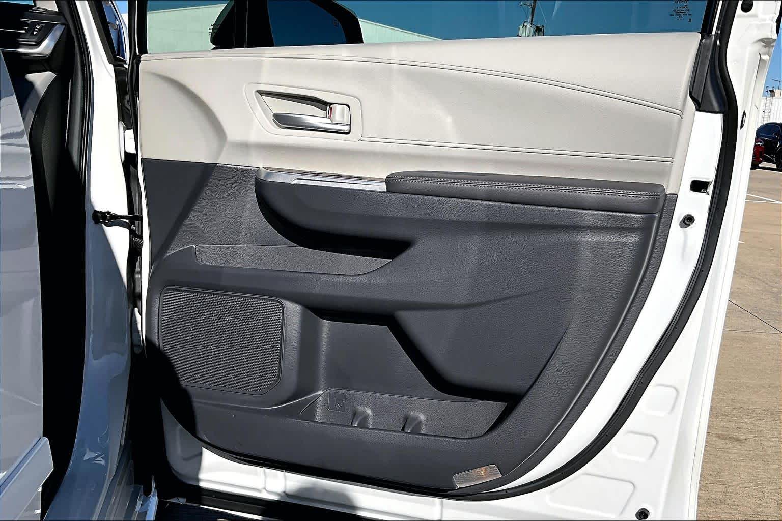 2023 Toyota Sienna XLE Wind Chill Pearl at Mac Haik Ford