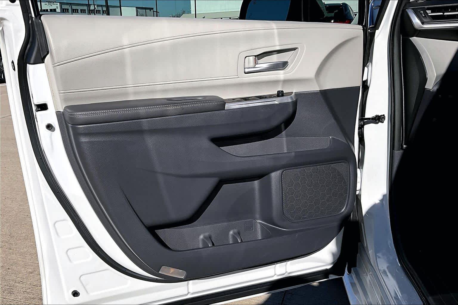 2023 Toyota Sienna XLE Wind Chill Pearl at Mac Haik Ford