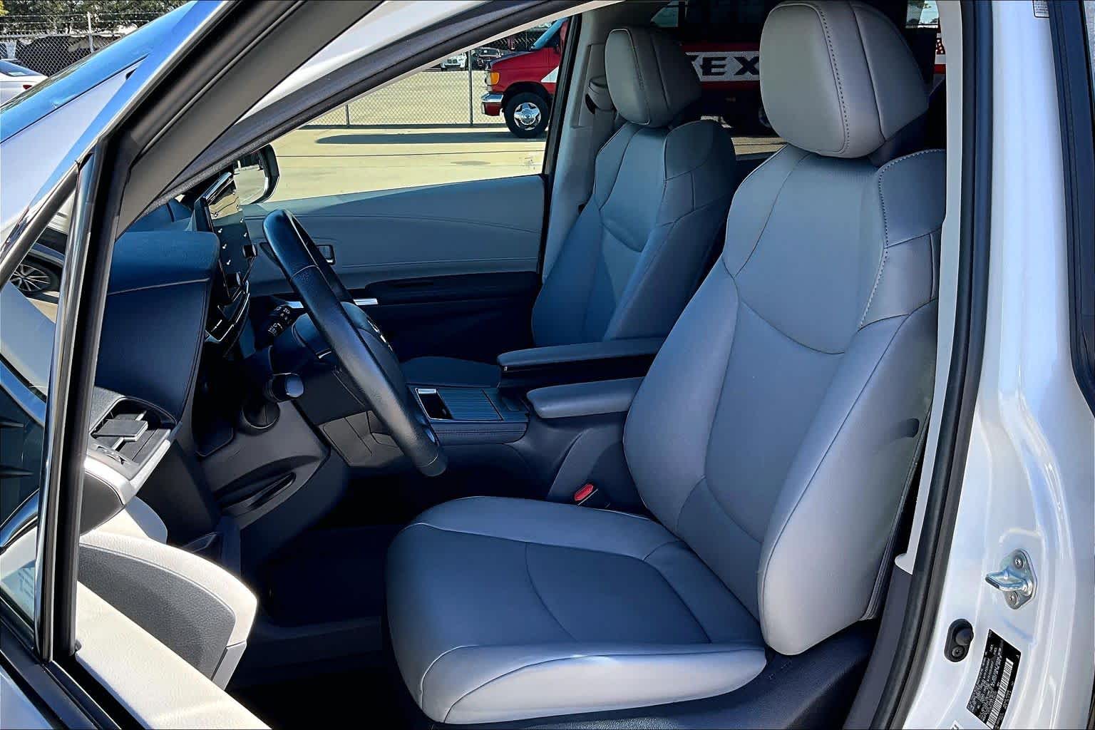 2023 Toyota Sienna XLE Wind Chill Pearl at Mac Haik Ford