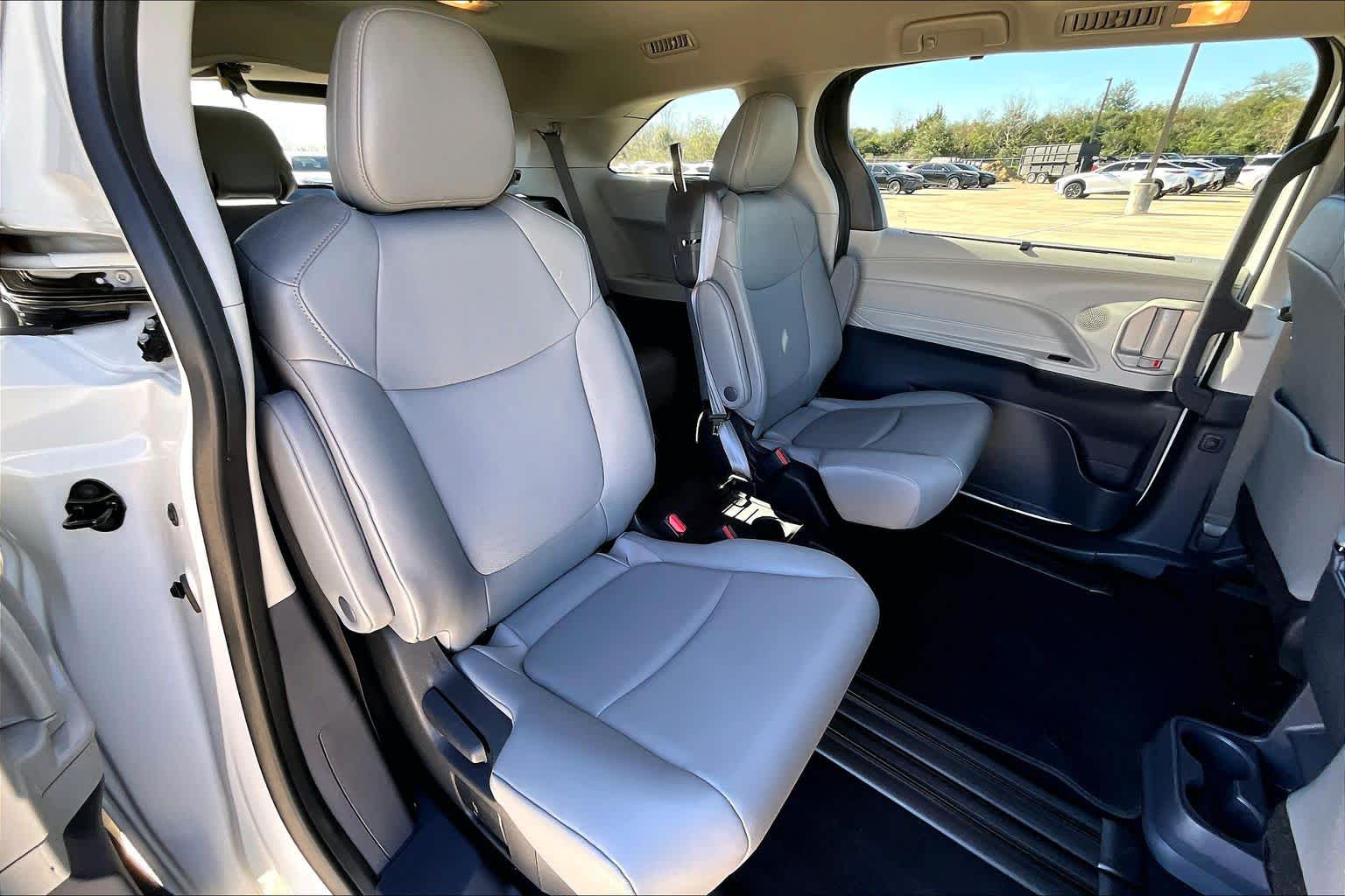 2023 Toyota Sienna XLE Wind Chill Pearl at Mac Haik Ford