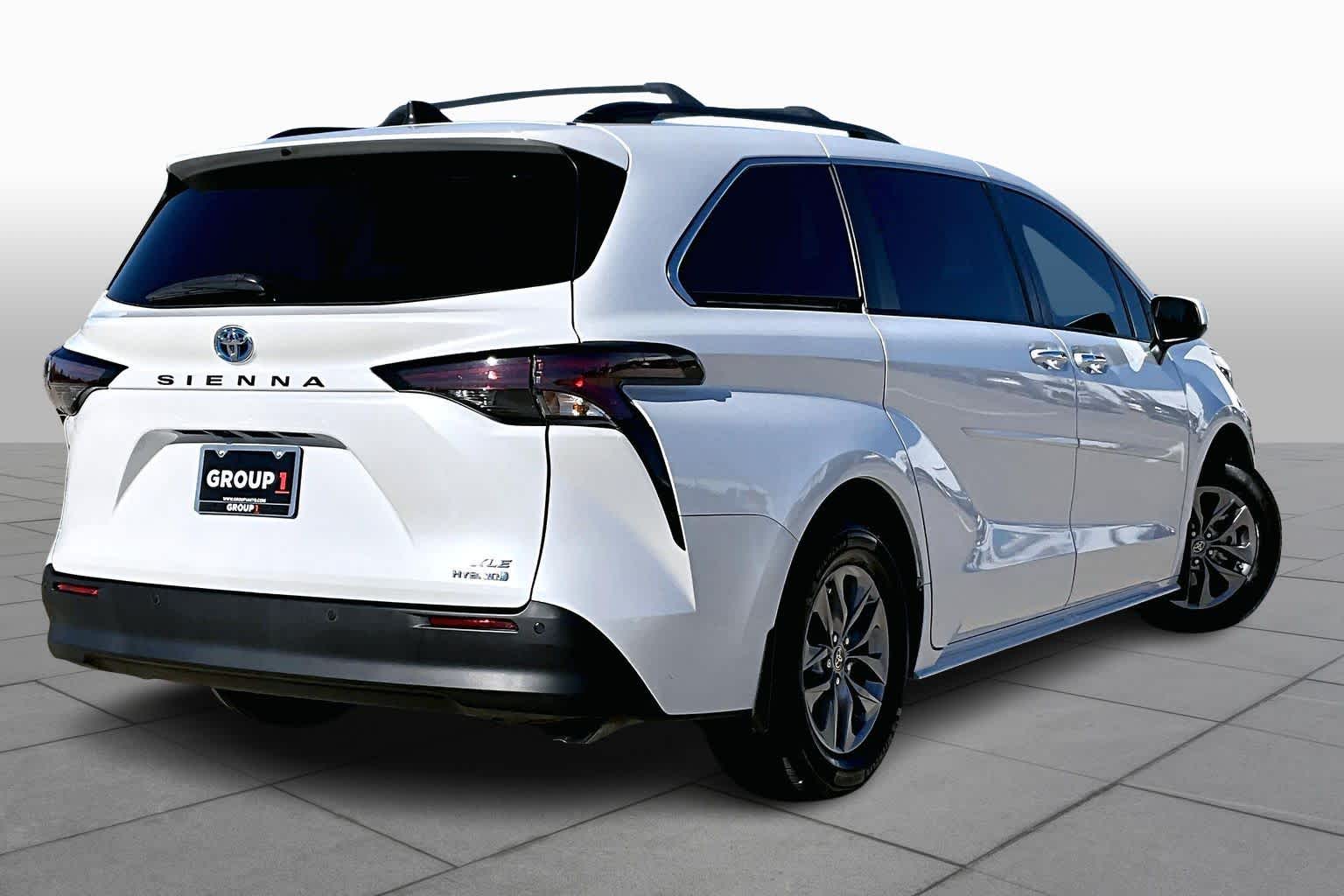 2023 Toyota Sienna XLE Wind Chill Pearl at Mac Haik Ford