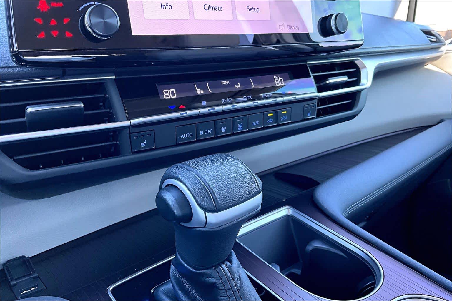 2023 Toyota Sienna XLE Wind Chill Pearl at Mac Haik Ford