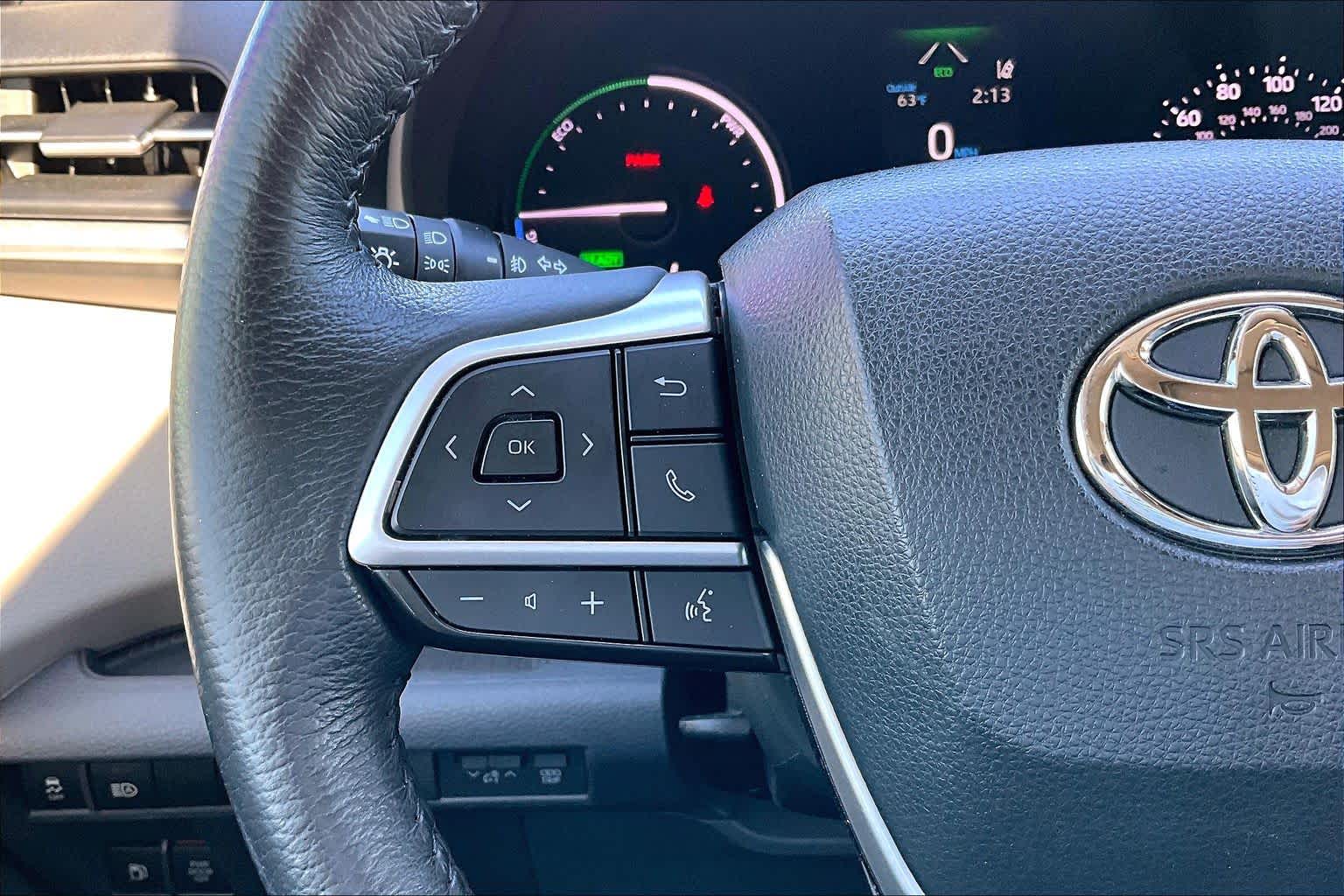 2023 Toyota Sienna XLE Wind Chill Pearl at Mac Haik Ford